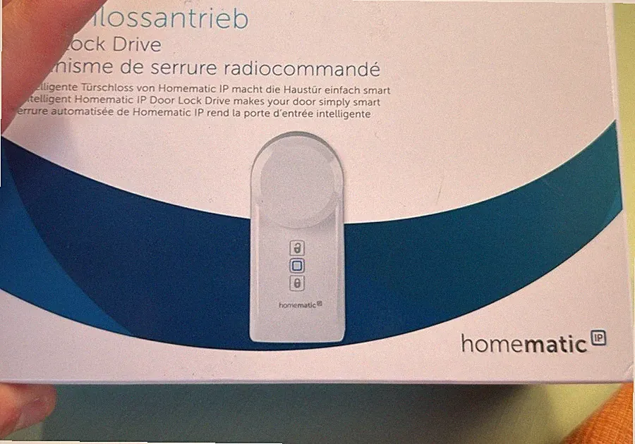 Homematic IP Smartes Türschloss Weiß für Haustür, App-kompatibel, schlüssellos