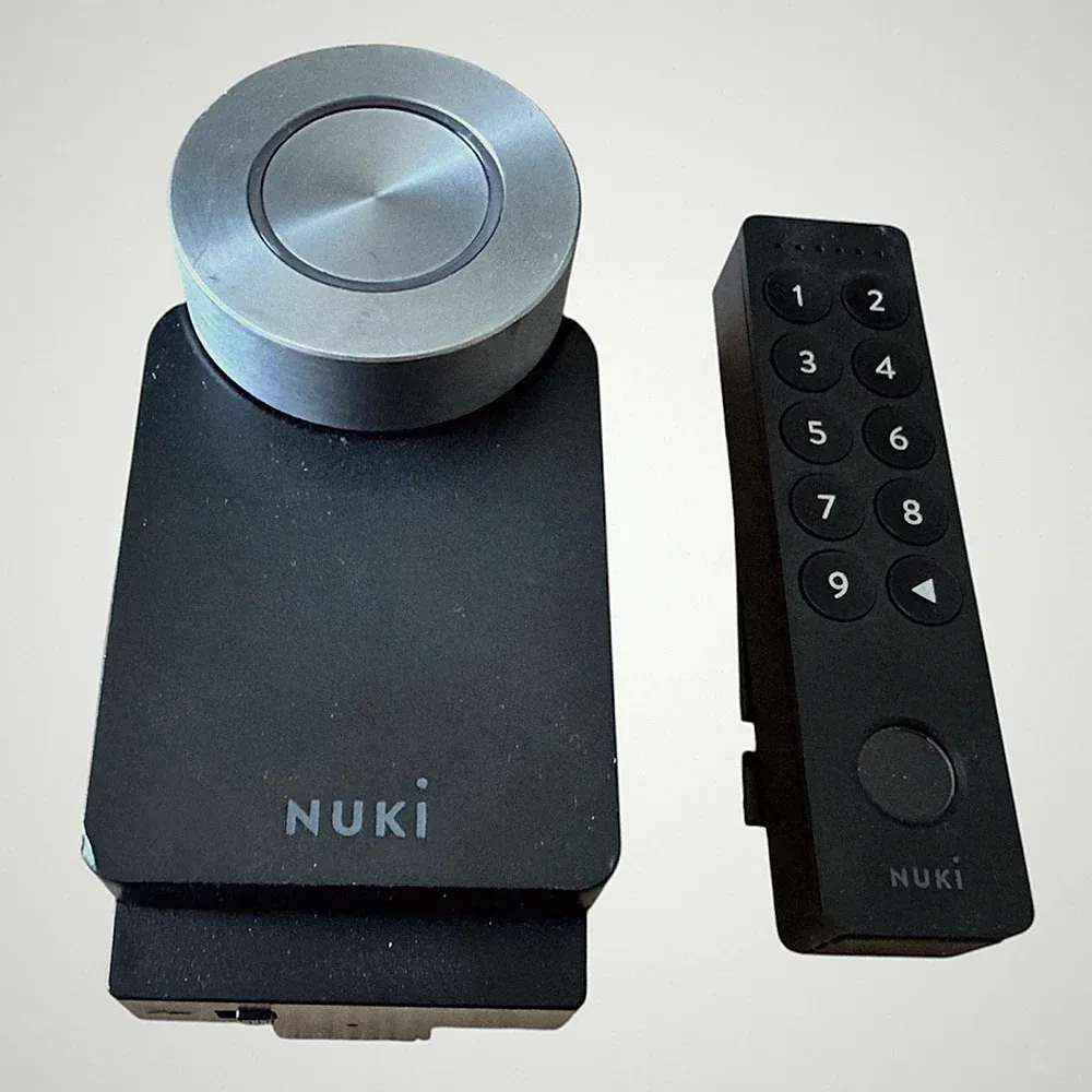 Nuki Smart Lock 3.0 Pro, smartes Türschloss mit WiFi + Nuki Keypad 2.0