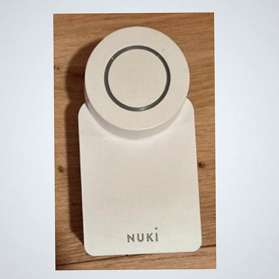 Nuki Smart Lock, weiß, matt, für Haustür, inkl. Montageplatte, modern
