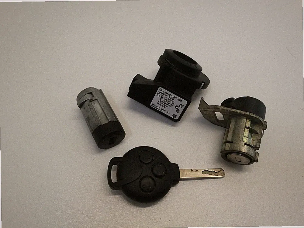 Smart ForTwo 451 1x Schlüssel Schließzylinder Zündschloss Lesespule A4518201597